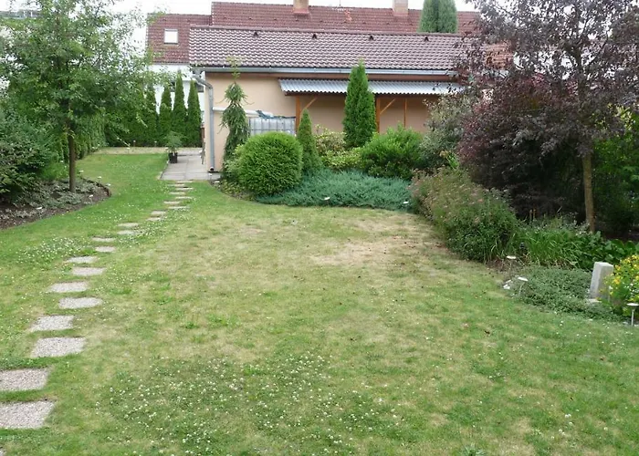 Dum V Mnichove Hradisti Se Zahradou Privatunterkunft Mnichovo Hradiště